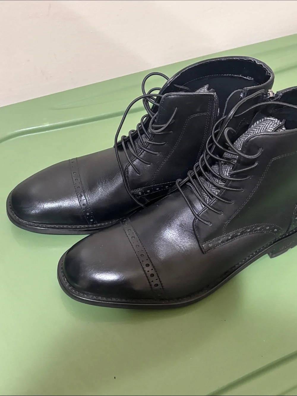 Kenneth Cole Black Leather Chukka Lace-Up Boots
